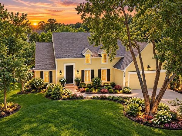 4001 W 101st Terrace, Overland Park, KS 66207