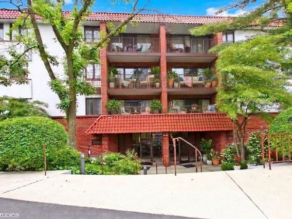 2046 Saint Johns Avenue, Unit 3H, Highland Park, IL 60035