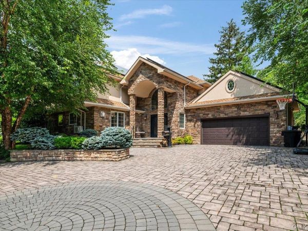111 Barrett Road , Lawrence, NY 11559