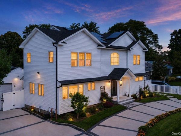 1375 Oak Lane , East Meadow, NY 11554