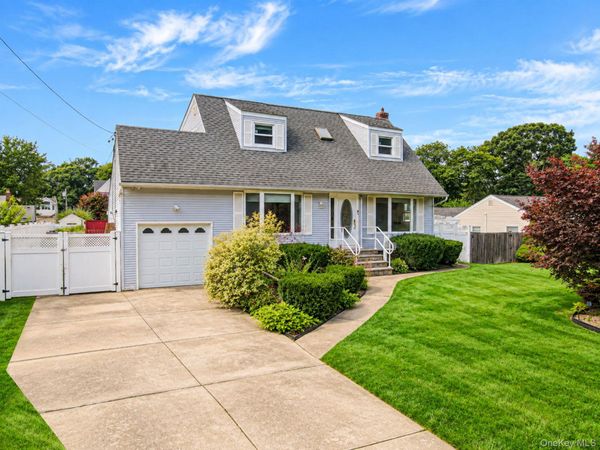 616 Pat Drive , West Islip, NY 11795