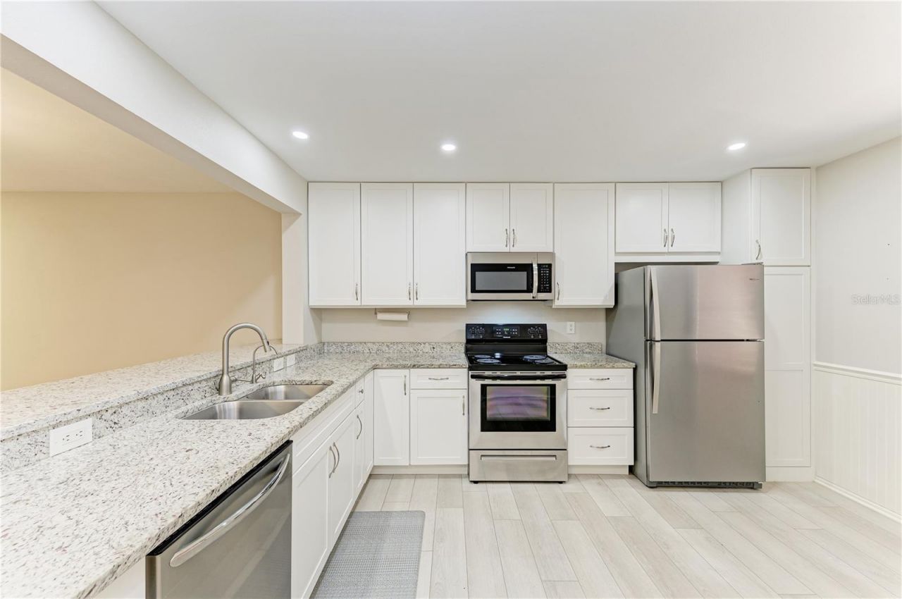 813 Spring Lakes Boulevard, Bradenton, FL 34210 Photo