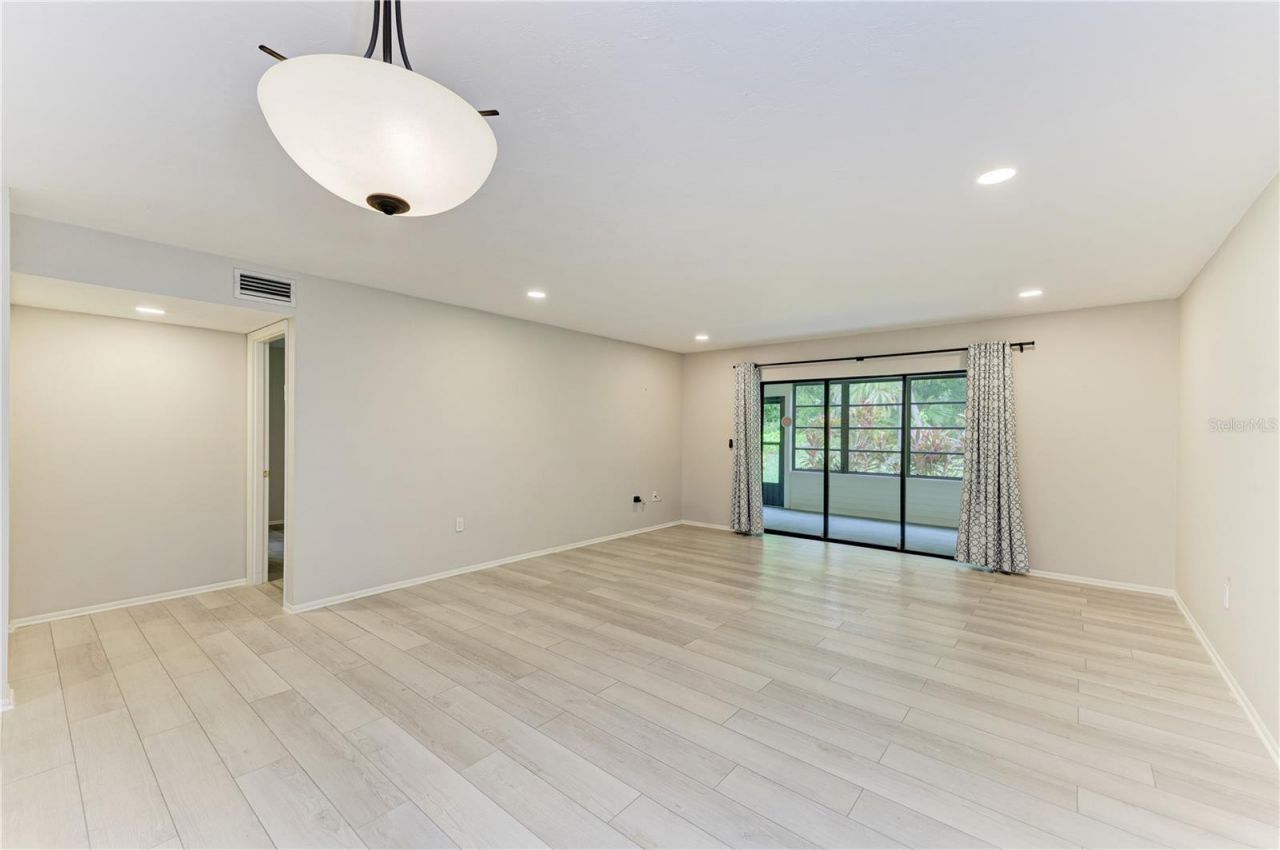 813 Spring Lakes Boulevard, Bradenton, FL 34210 Photo