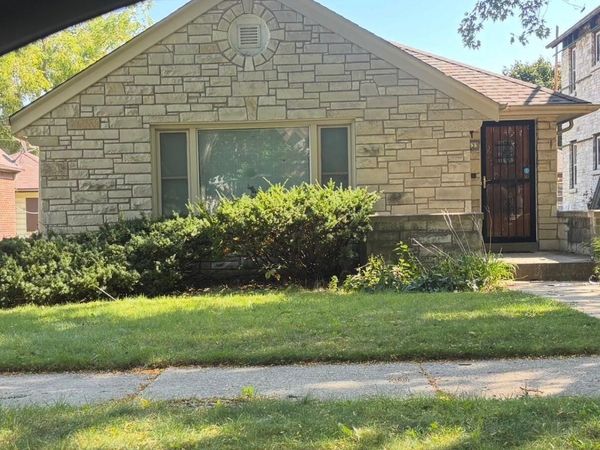 5633 W Roosevelt DRIVE, Milwaukee, WI 53216