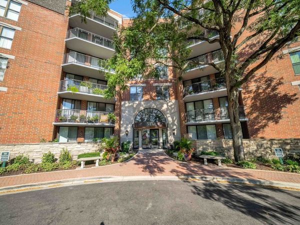 511 Aurora Avenue , Unit 513, Naperville, IL 60540