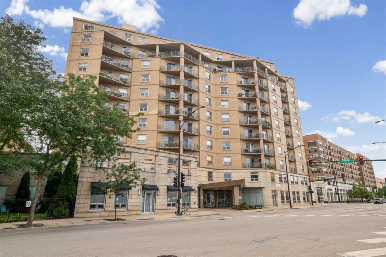 4350 N Broadway Street, Unit 1001, Chicago, IL 60613 Main Photo