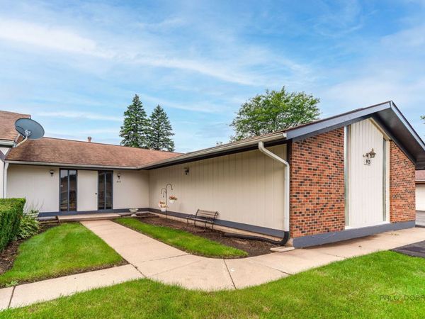 913 Wiltshire Drive , Unit A, McHenry, IL 60050