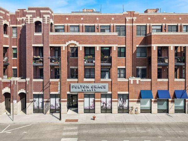 2901 N Halsted Street, Unit 203, Chicago, IL 60657