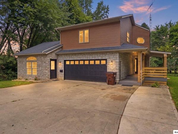 1700 Apple Valley Dr, Howard, OH 43028