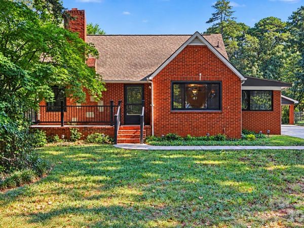 5528 Oak Drive, Charlotte, NC 28216