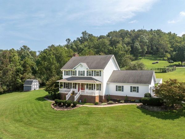 15 Franklin Farms Drive, Fairmont, WV 26554