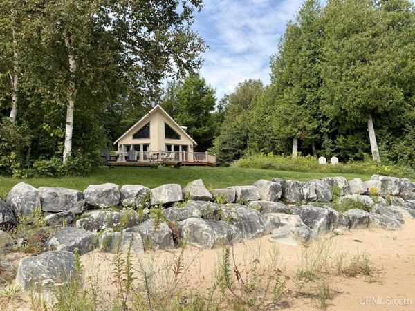 2660 S Wiggins Point Trail, Thompson Twp, MI 49854