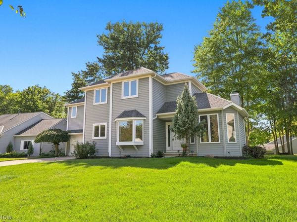 10150 Stamford Court , Strongsville, OH 44136