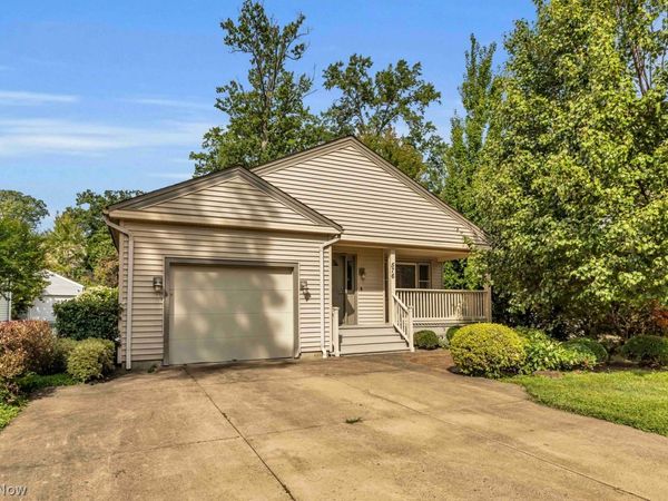 576 Upland Road , Bay Village, OH 44140