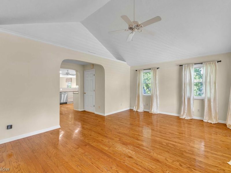 576 Upland Road, Bay Village, OH 44140 Photo 3