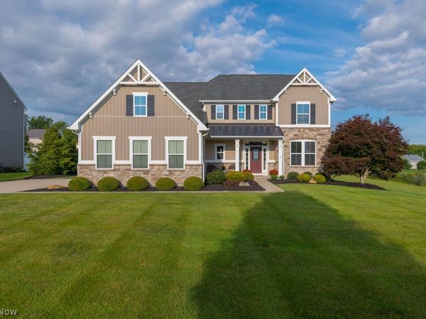 2556 Palmer Lane , Avon, OH 44011