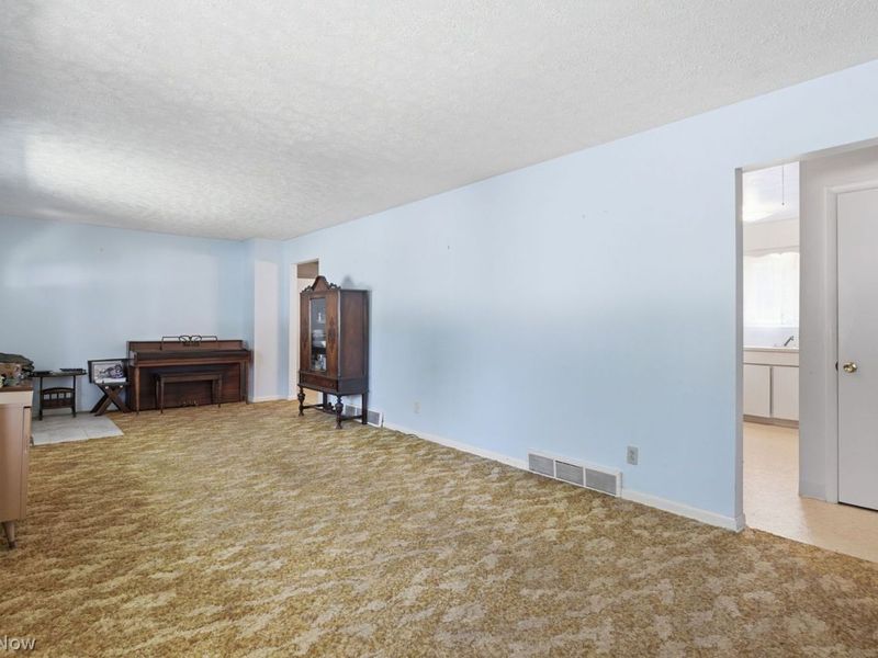 476 Celia Avenue, Akron, OH 44312 Photo 6