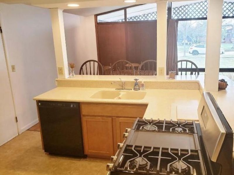 4397 Coe Avenue, North Olmsted, OH 44070 Photo 3
