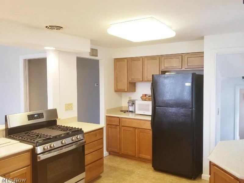 4397 Coe Avenue, North Olmsted, OH 44070 Photo 4