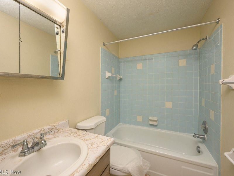 415 W Noble Street, East Canton, OH 44730 Photo 11