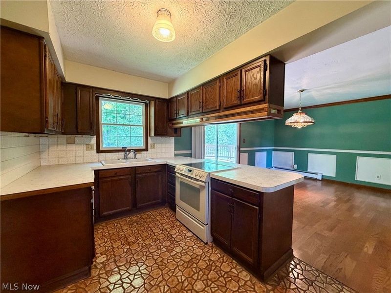 9059 E Mountain View Drive, Chardon, OH 44024 Photo 11
