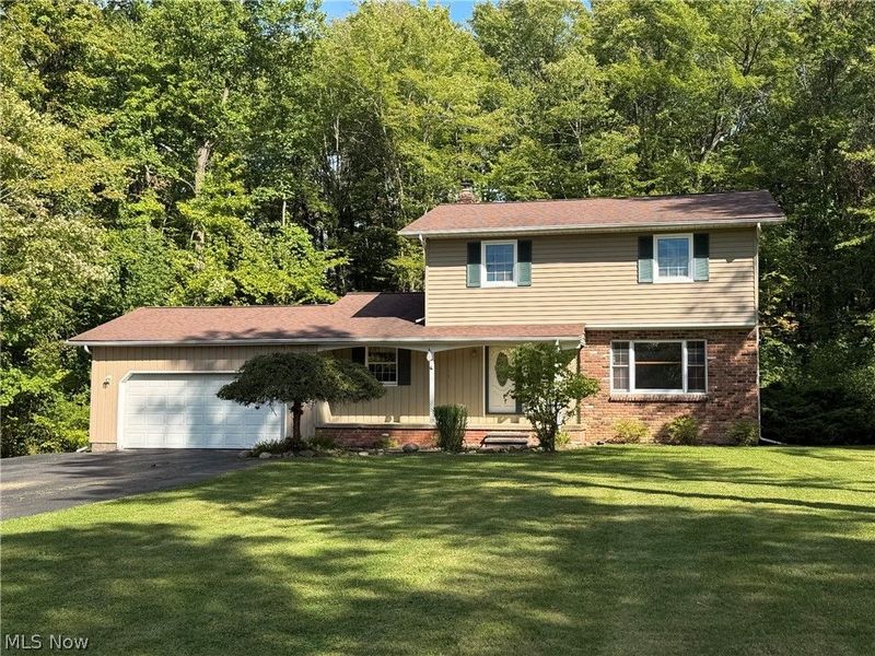 9059 E Mountain View Drive, Chardon, OH 44024 Photo 2