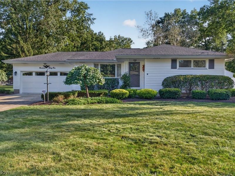 1931 Dodge Drive NW, Warren, OH 44485 Photo 1