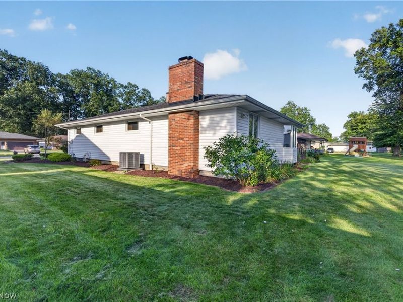 1931 Dodge Drive NW, Warren, OH 44485 Photo 3