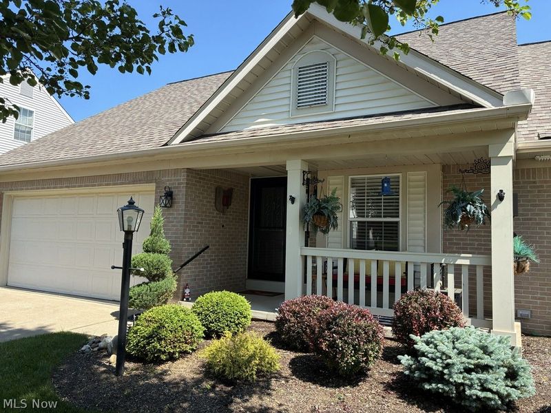 1661 Southpointe Circle NE, Canton, OH 44714 Photo 1