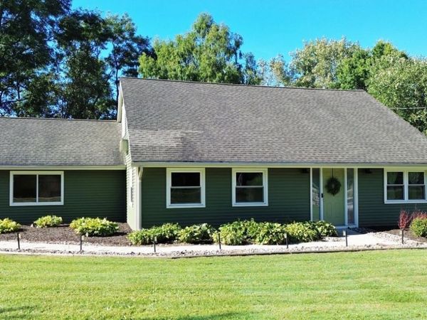 240 Claridon Road , Chardon, OH 44024
