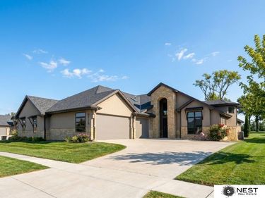 9716 Casa Colina Court, Lincoln, NE 68520