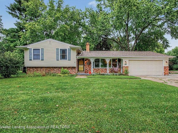 4660 Grandwoods Drive, Lansing, MI 48917