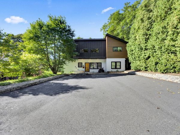 335 Salisbury St, Worcester, MA 01609
