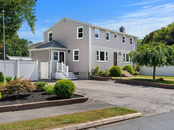 2 Ash St, Amesbury, MA 01913