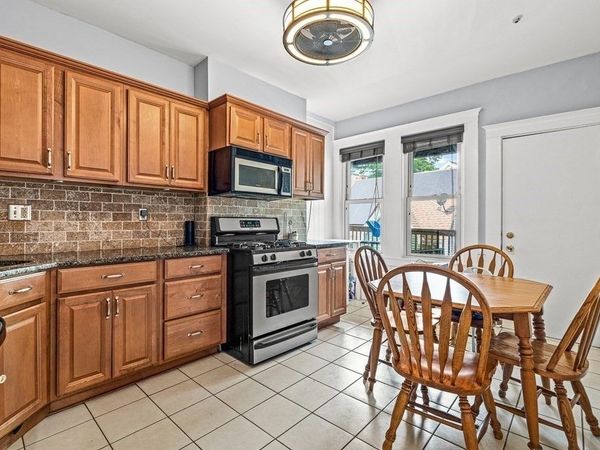 22 Auburn St, Unit 3, Malden, MA 02148