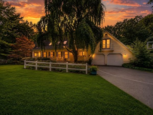 7 Pond St, Hopkinton, MA 01748