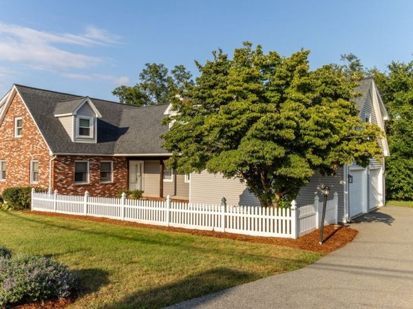 2 Mccarthy Dr, Burlington, MA 01803