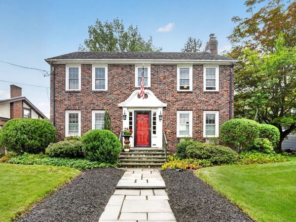 41 Hillcrest Ave, Melrose, MA 02176
