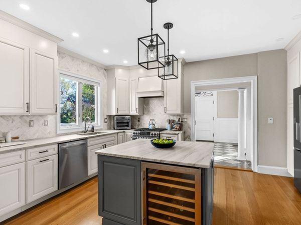 186 Temple St, Boston, MA 02132