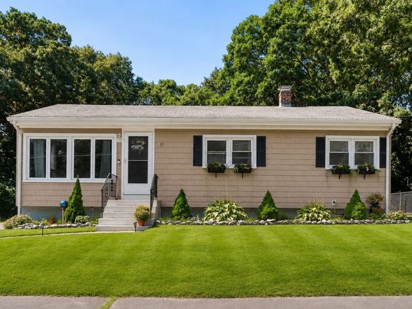 15 Dawes St, Blackstone, MA 01504