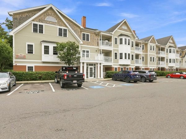 180 Chickering Rd, Unit 302C, North Andover, MA 01845