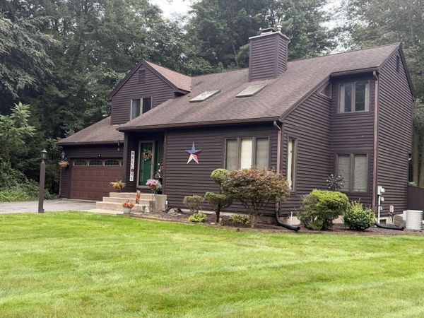 133 Cottonwood Ln, Agawam, MA 01001