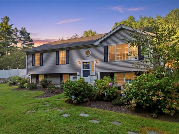 15 Old Center St, Middleboro, MA 02346