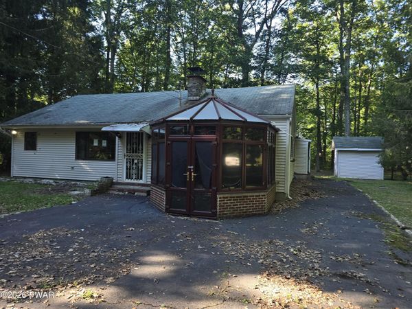 128 E Oak Lane, Greentown, PA 18426