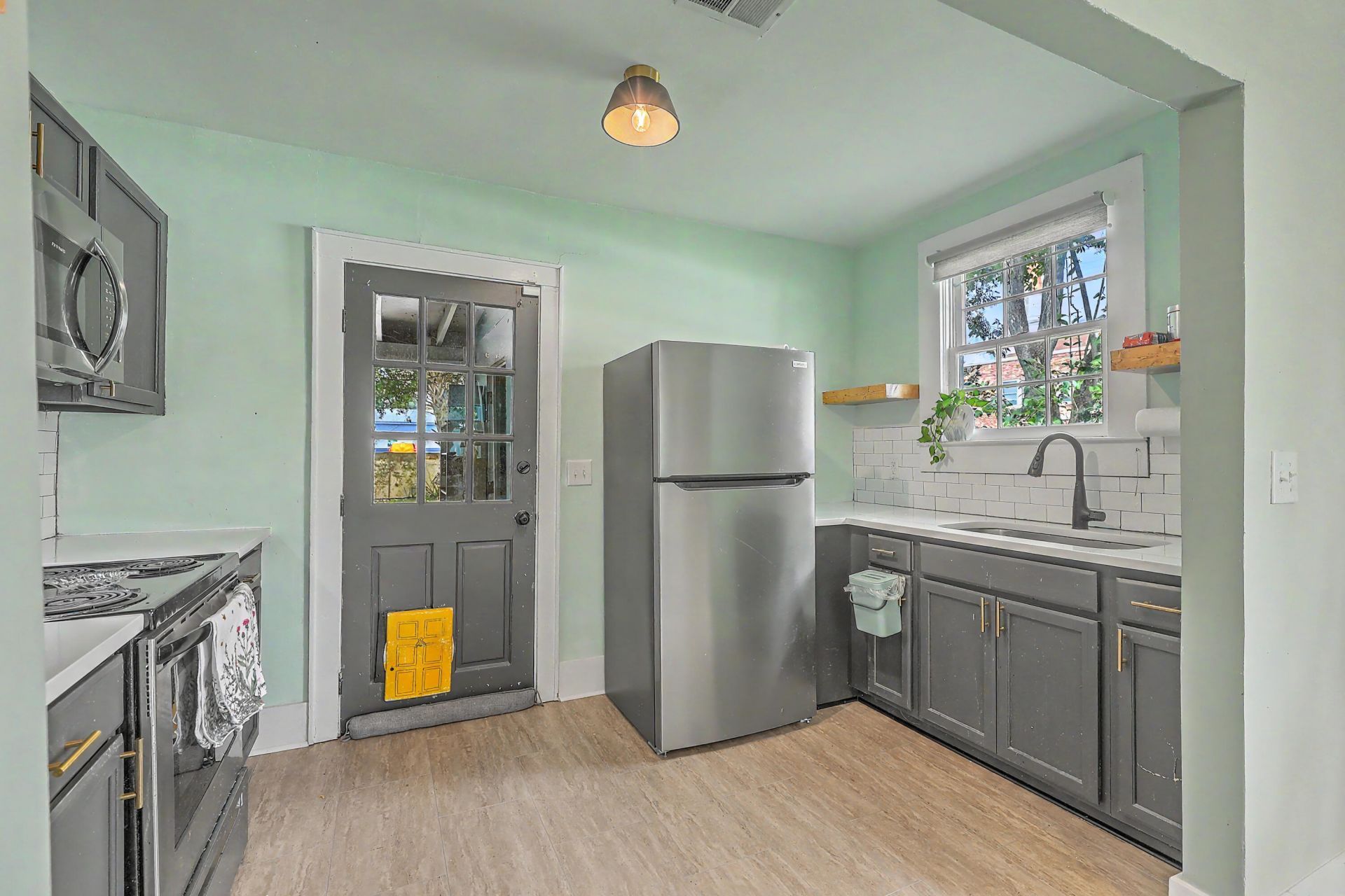 2120 Victory Avenue Photo 4