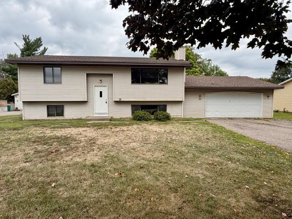 1612 69th Avenue N, Brooklyn Center, MN 55430