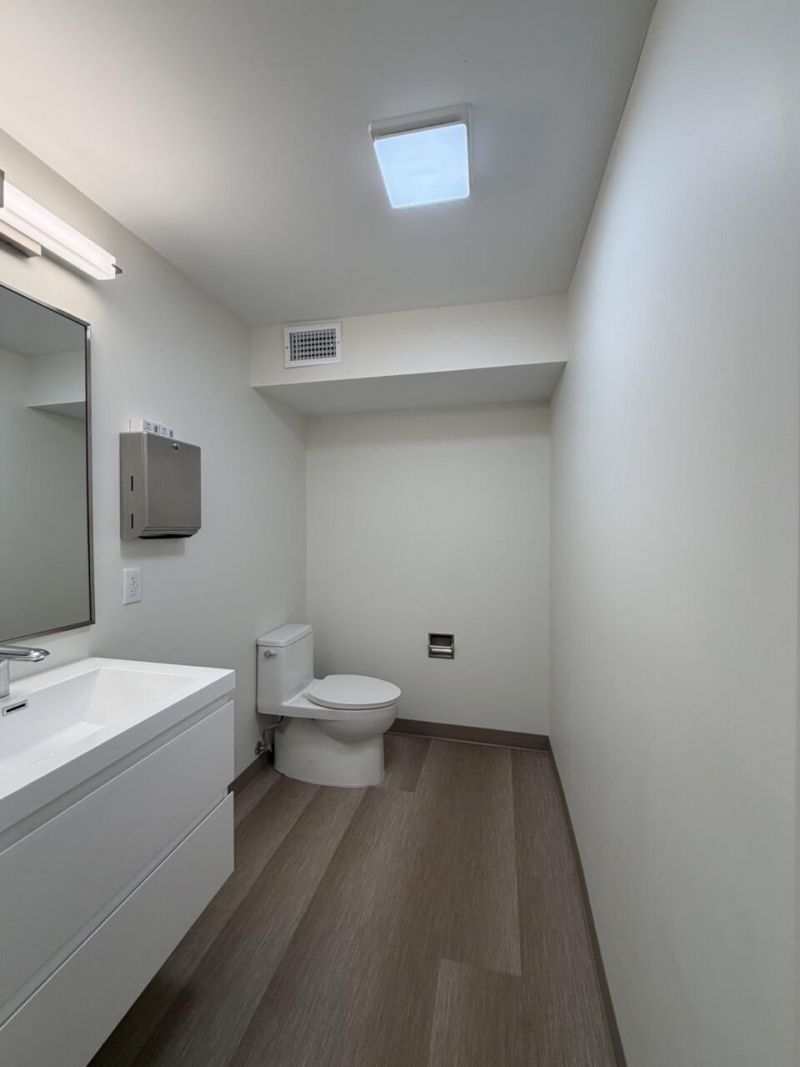 814 Johnnie Dodds Boulevard  Photo 22