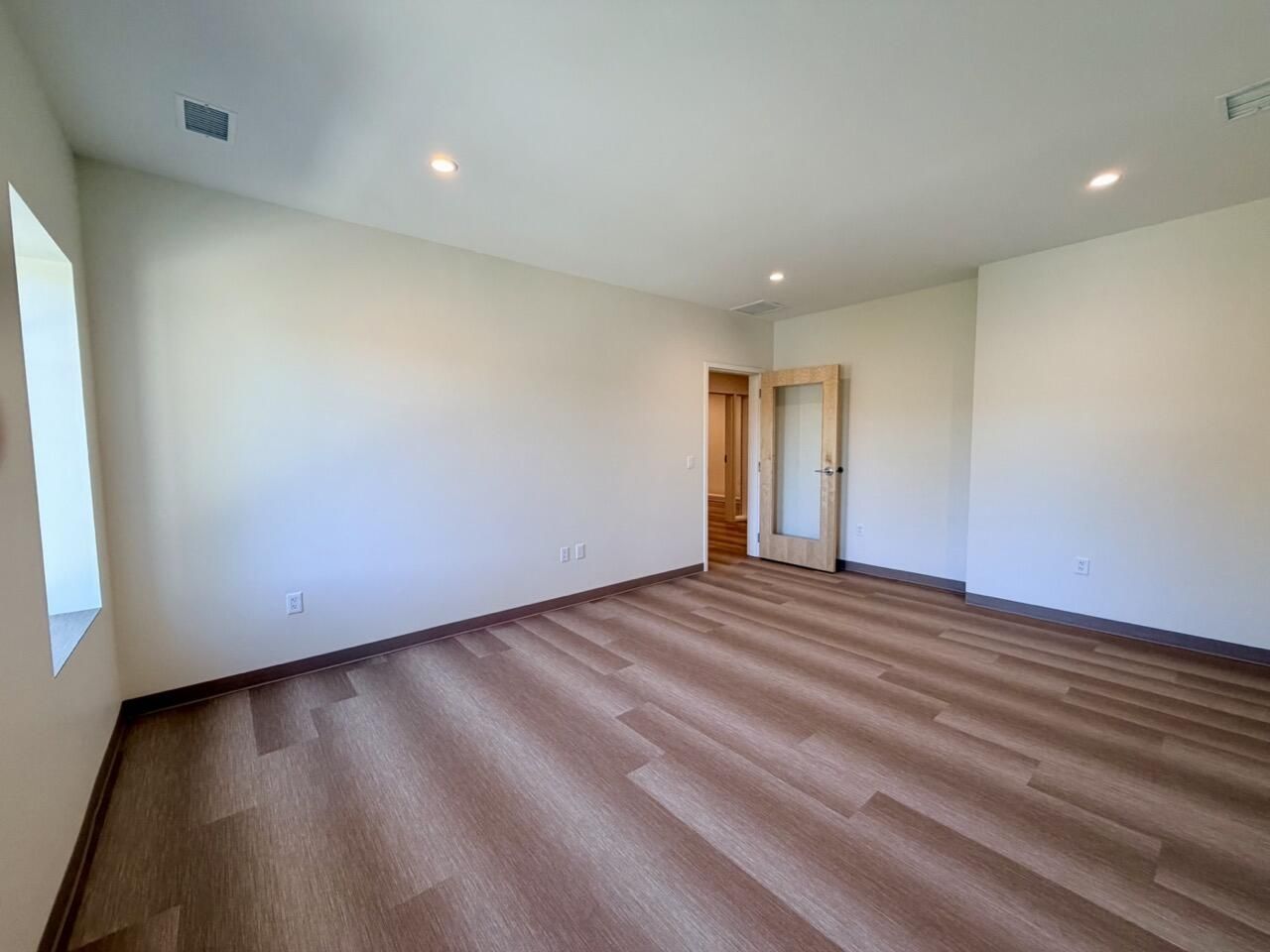 814 Johnnie Dodds Boulevard  Photo 26