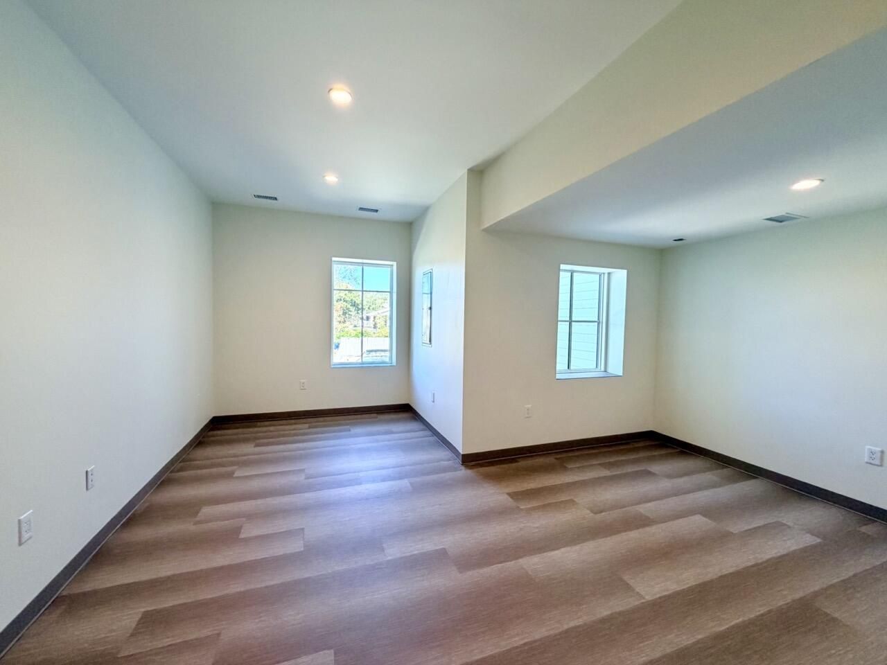 814 Johnnie Dodds Boulevard  Photo 31
