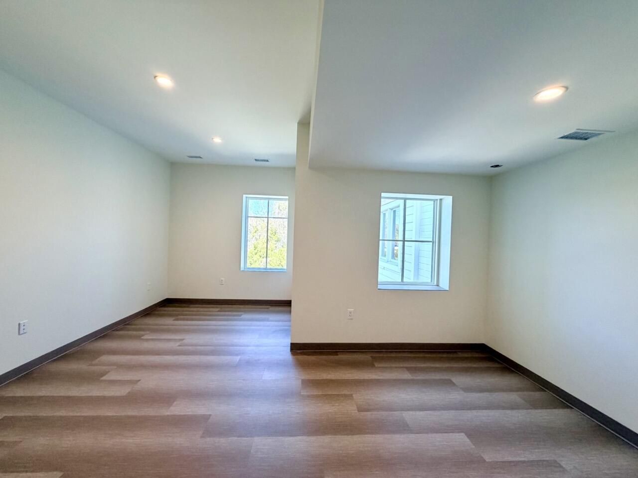 814 Johnnie Dodds Boulevard  Photo 32